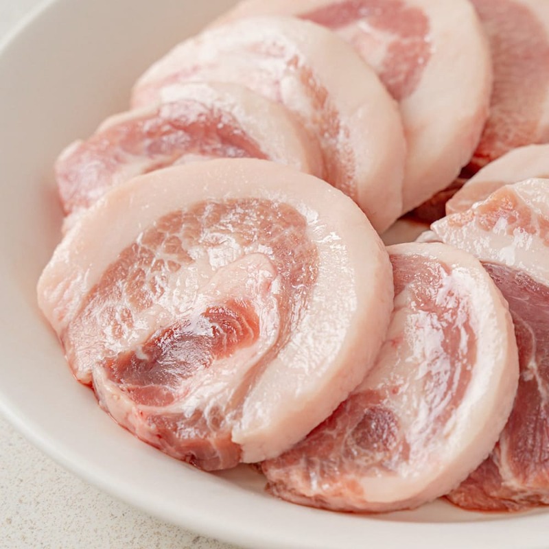 제주산 돼지고기의 쫀득한 특수부위 뒷고기롤