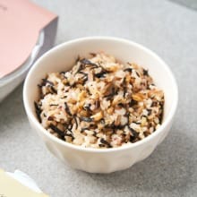 제주 해녀가 채취한 톳/뿔소라/해초로 만든 즉석밥
